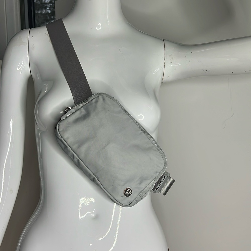 Everywhere Belt Bag With Long Strap 1L - Gray